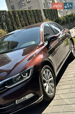 Седан Volkswagen Passat 2015 в Киеве