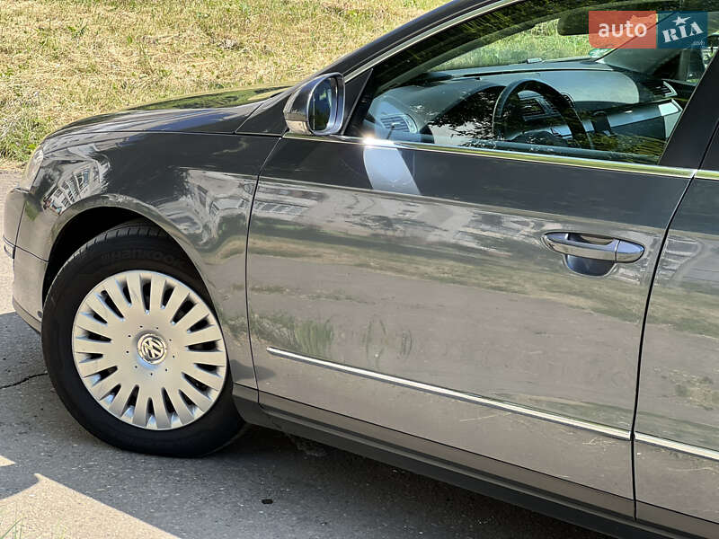 Універсал Volkswagen Passat 2010 в Калуші