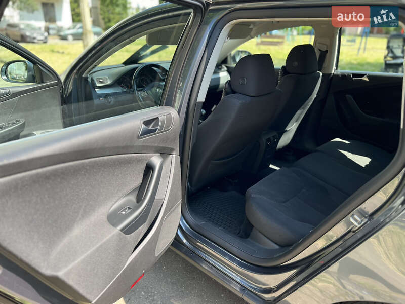 Універсал Volkswagen Passat 2010 в Калуші