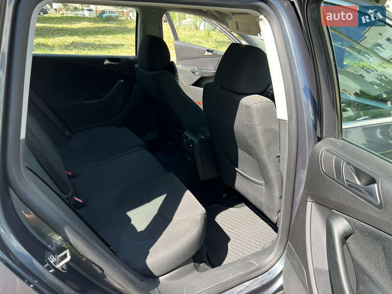 Універсал Volkswagen Passat 2010 в Калуші