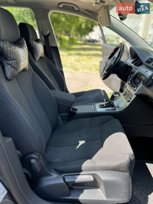 Універсал Volkswagen Passat 2010 в Калуші