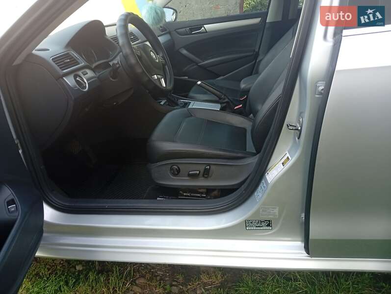 Седан Volkswagen Passat 2012 в Львове