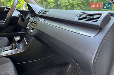 Універсал Volkswagen Passat 2009 в 