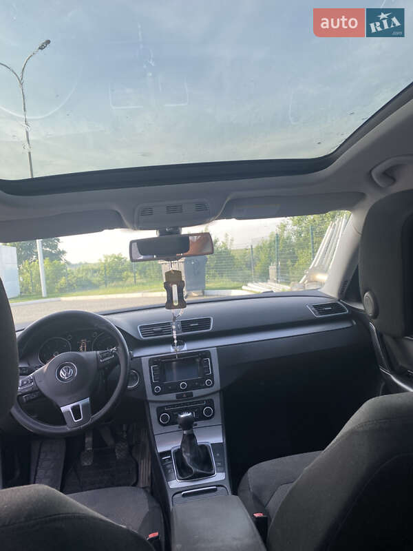 Універсал Volkswagen Passat 2011 в Львові