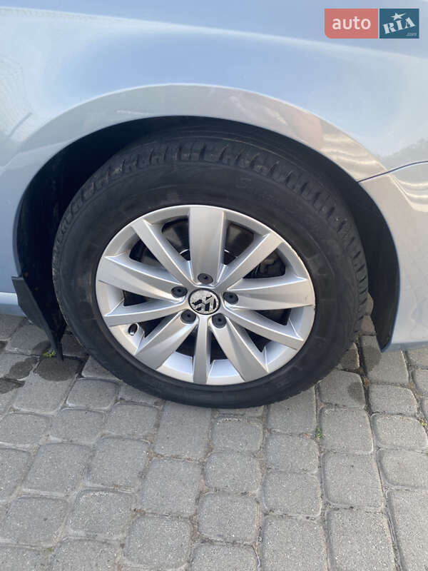 Універсал Volkswagen Passat 2011 в Львові