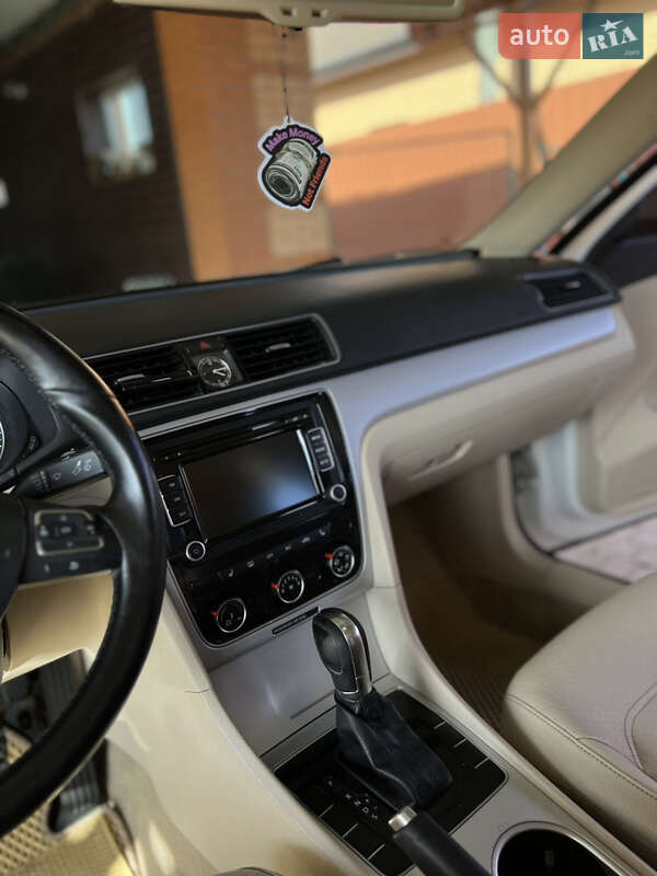 Седан Volkswagen Passat 2012 в Коростышеве