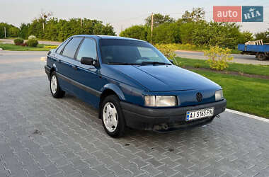 Седан Volkswagen Passat 1988 в Буче