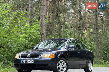 Седан Volkswagen Passat 1997 в Львове