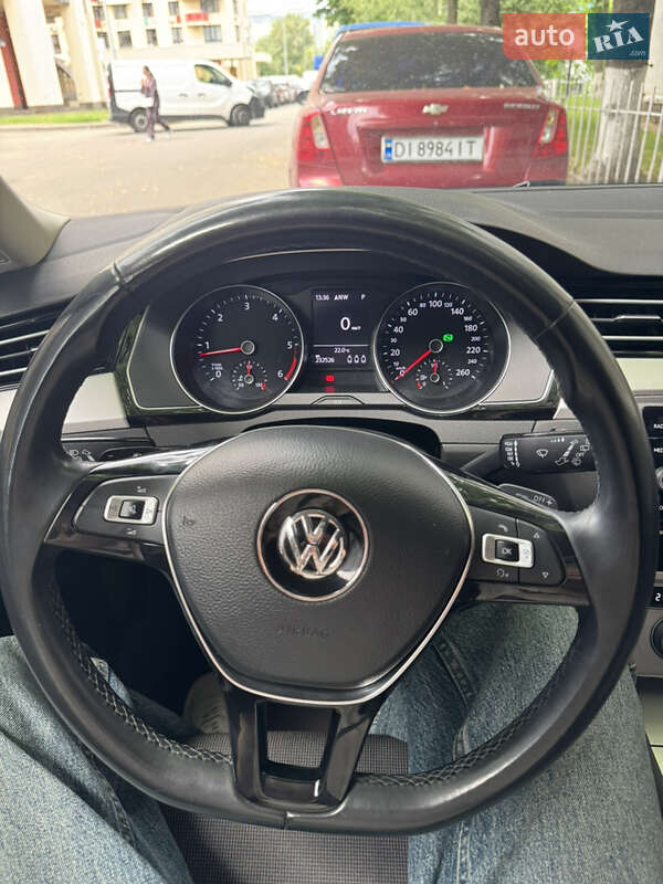 Универсал Volkswagen Passat 2018 в Киеве фото 8 Универсал Volkswagen Passat 2018 в Киеве