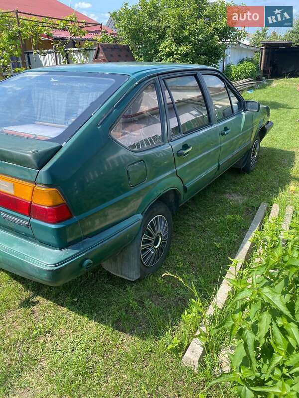 Седан Volkswagen Passat 1987 в Березному