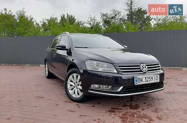 Універсал Volkswagen Passat 2011 в Сарнах