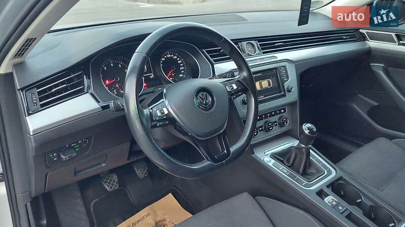Седан Volkswagen Passat 2016 в Одесі