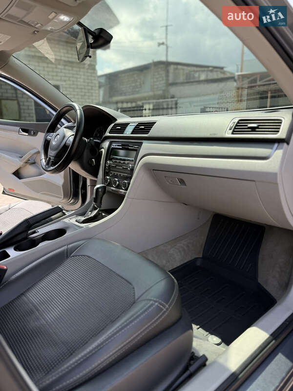 Седан Volkswagen Passat 2012 в Харькове