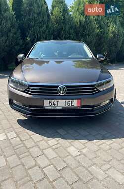 Седан Volkswagen Passat 2016 в Львове