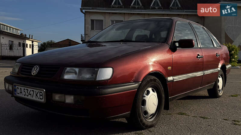 Седан Volkswagen Passat 1996 в Черкасах
