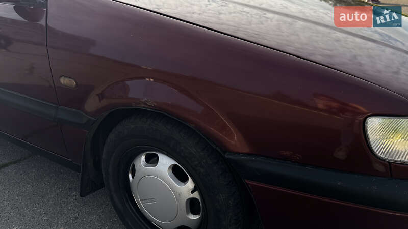 Седан Volkswagen Passat 1996 в Черкасах