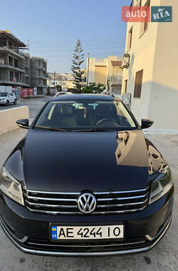 Універсал Volkswagen Passat 2012 в Дніпрі