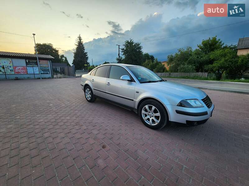 Седан Volkswagen Passat 2001 в Томашгороде