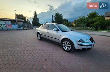 Седан Volkswagen Passat 2001 в 