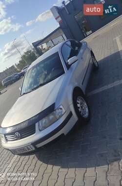 Седан Volkswagen Passat 2000 в Кривом Роге