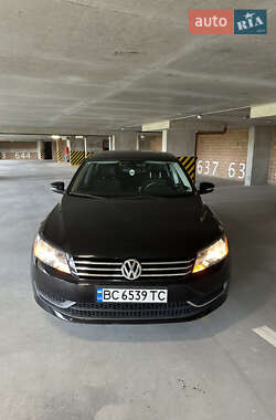 Седан Volkswagen Passat 2012 в Львові