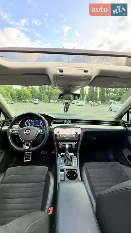 Седан Volkswagen Passat 2016 в Києві