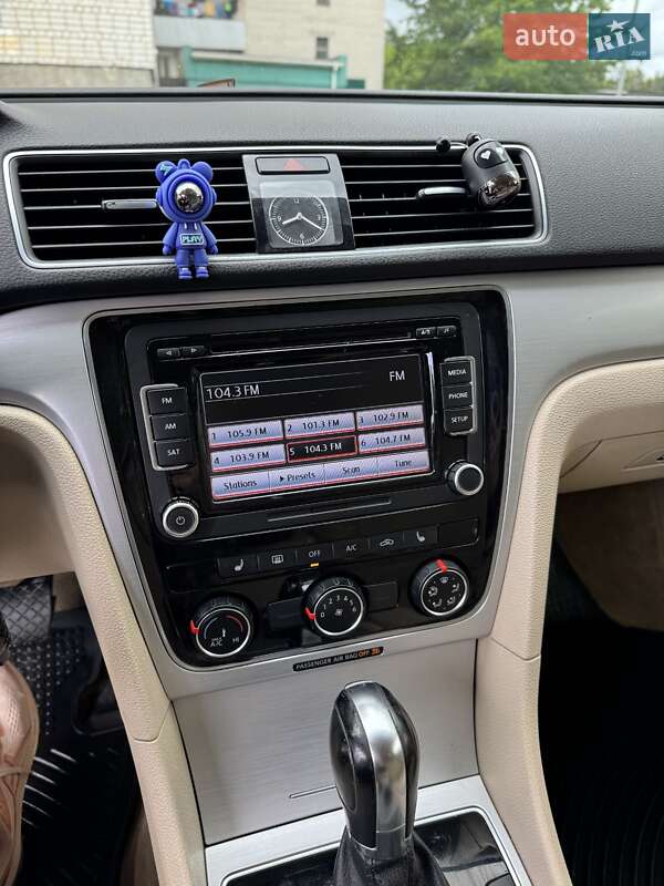 Седан Volkswagen Passat 2012 в Чернігові