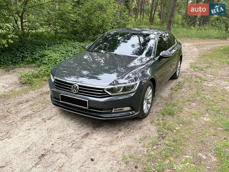Седан Volkswagen Passat 2017 в Богодухове