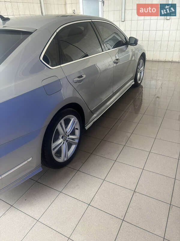 Седан Volkswagen Passat 2014 в Нововоронцовке