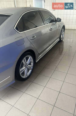 Седан Volkswagen Passat 2014 в 