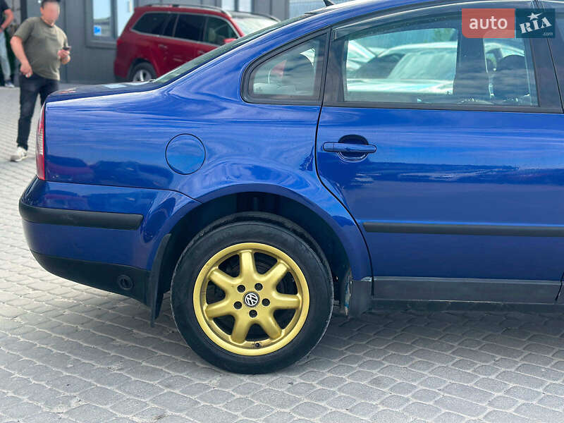 Седан Volkswagen Passat 2002 в Львове