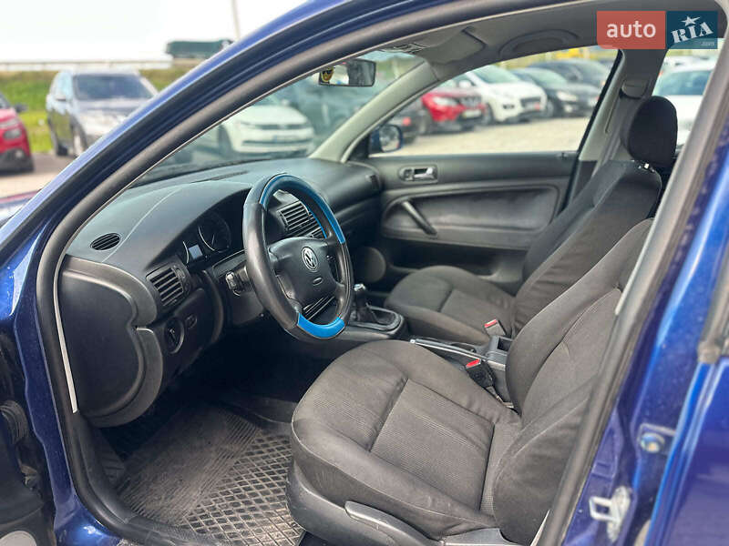 Седан Volkswagen Passat 2002 в Львове