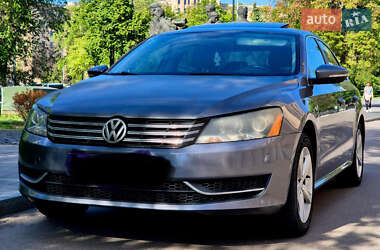 Седан Volkswagen Passat 2012 в Харкові