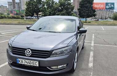 Седан Volkswagen Passat 2013 в Києві