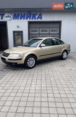 Седан Volkswagen Passat 2003 в Клесовому