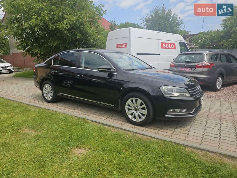 Седан Volkswagen Passat 2012 в Стрию