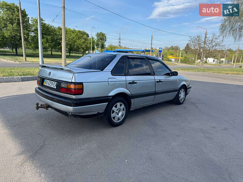 Седан Volkswagen Passat 1989 в Харкові