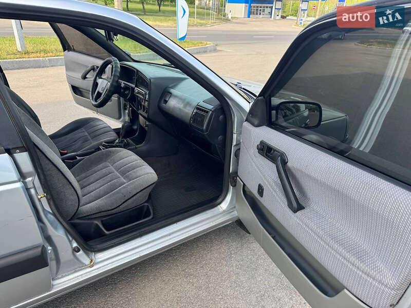 Седан Volkswagen Passat 1989 в Харкові