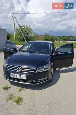 Седан Volkswagen Passat 2013 в Житомире