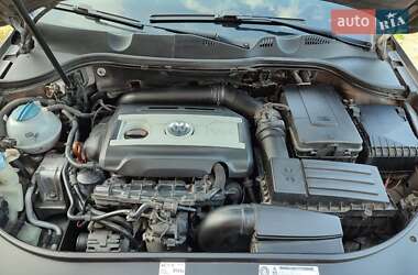 Универсал Volkswagen Passat 2011 в 