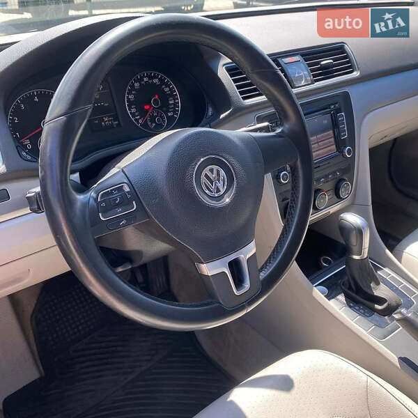 Седан Volkswagen Passat 2015 в Львові