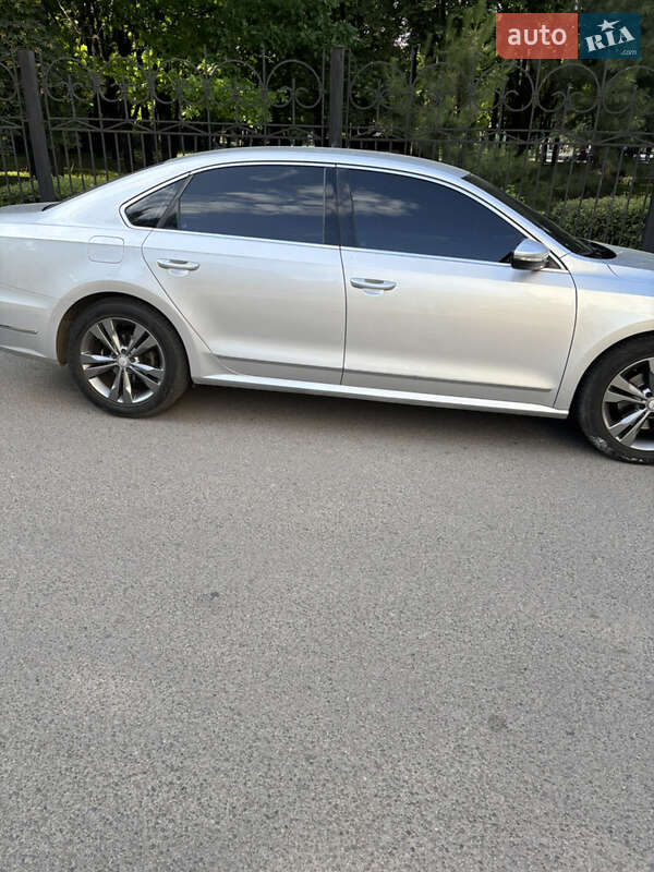 Седан Volkswagen Passat 2015 в Днепре