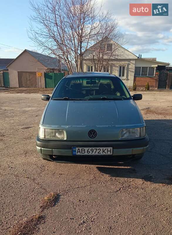 Седан Volkswagen Passat 1989 в Подільську