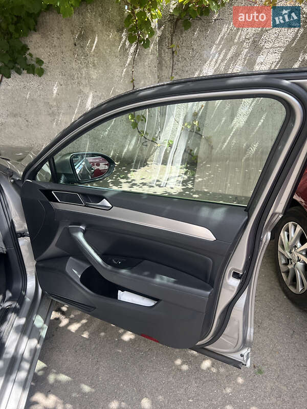 Універсал Volkswagen Passat 2015 в Черкасах