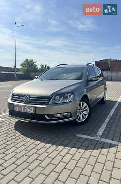 Універсал Volkswagen Passat 2014 в Тернополі