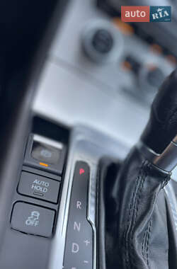 Універсал Volkswagen Passat 2012 в 