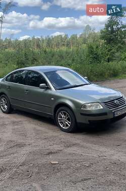 Седан Volkswagen Passat 2002 в Кременце