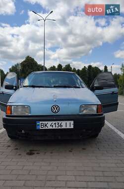 Седан Volkswagen Passat 1990 в Дубно