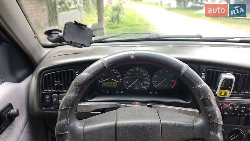 Седан Volkswagen Passat 1990 в Дубно