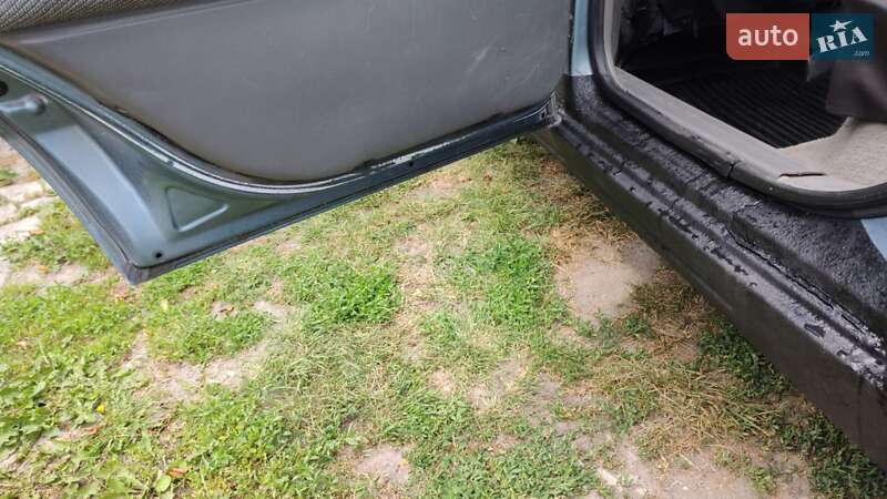 Седан Volkswagen Passat 1990 в Дубно